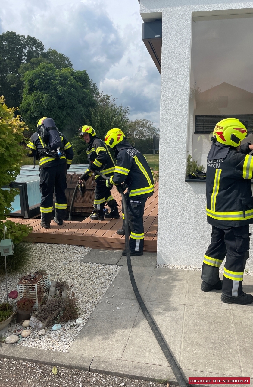 Brandverdacht Rauch aus Pooltechnik, 11.09.2024